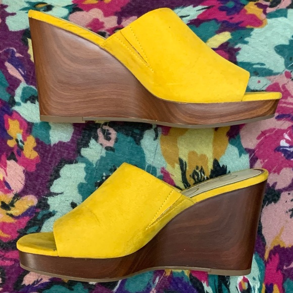 Yellow Slip On Jessica Simpson Platform Wedge Sandals. - Picture 7 of 7